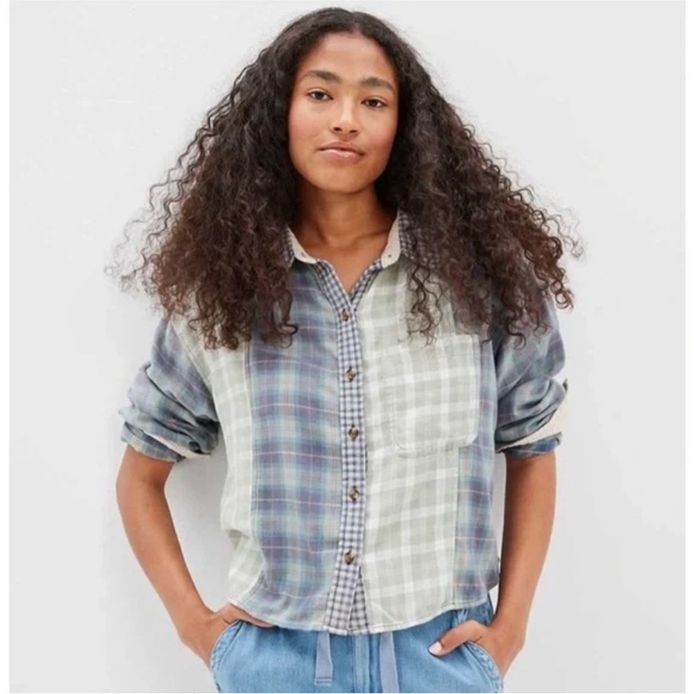 American Eagle Outfitters Blue Cream Button Down Shirt